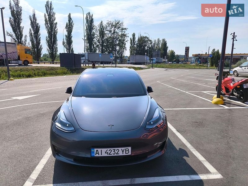 Седан Tesla Model 3 2021 в Бородянці