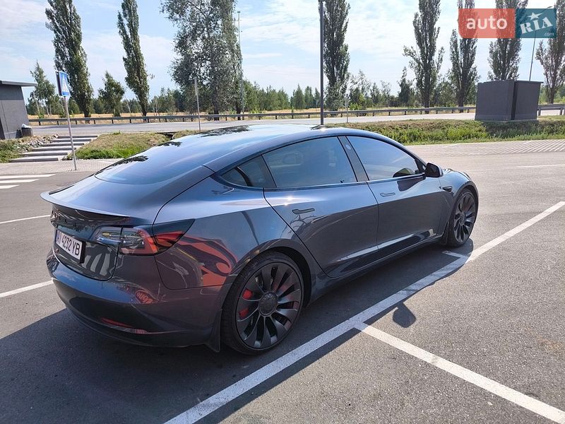 Седан Tesla Model 3 2021 в Бородянці