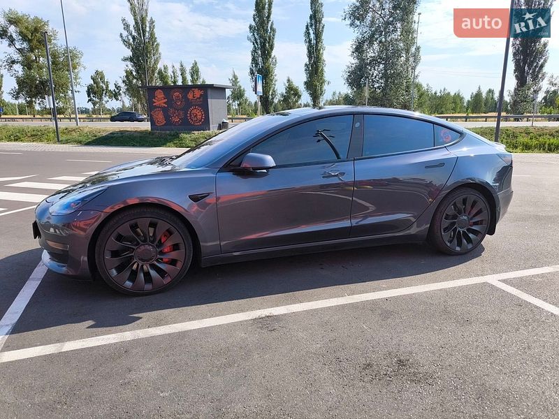 Седан Tesla Model 3 2021 в Бородянці