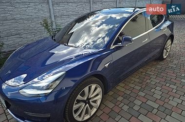 Седан Tesla Model 3 2019 в Ровно