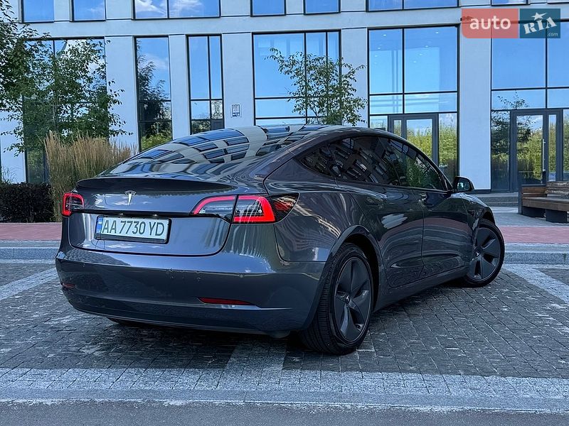 Седан Tesla Model 3 2022 в Киеве