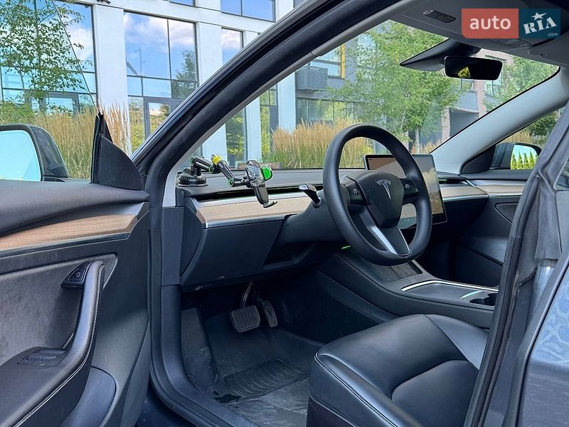 Седан Tesla Model 3 2022 в Киеве