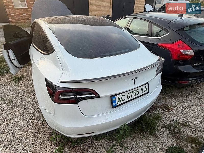 Седан Tesla Model 3 2021 в Львові