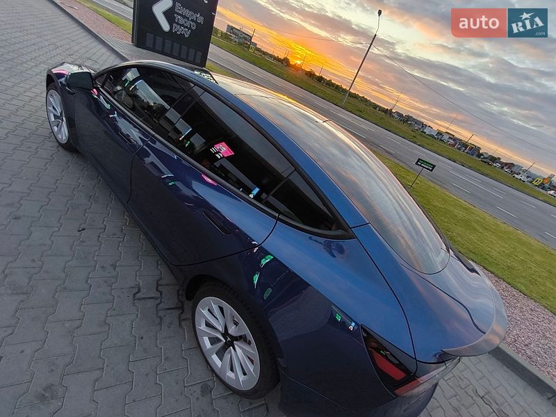 Седан Tesla Model 3 2022 в Івано-Франківську