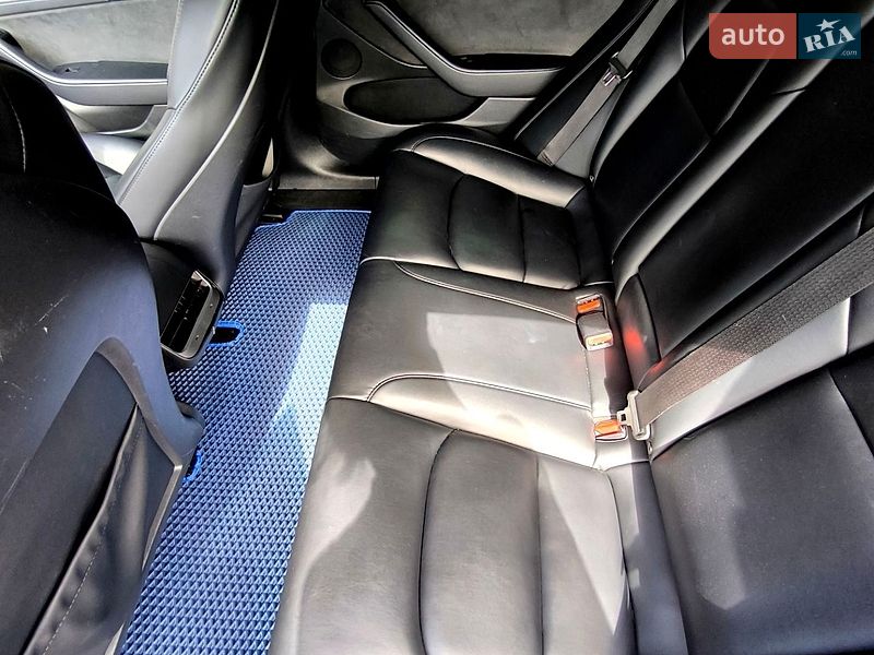 Седан Tesla Model 3 2022 в Івано-Франківську