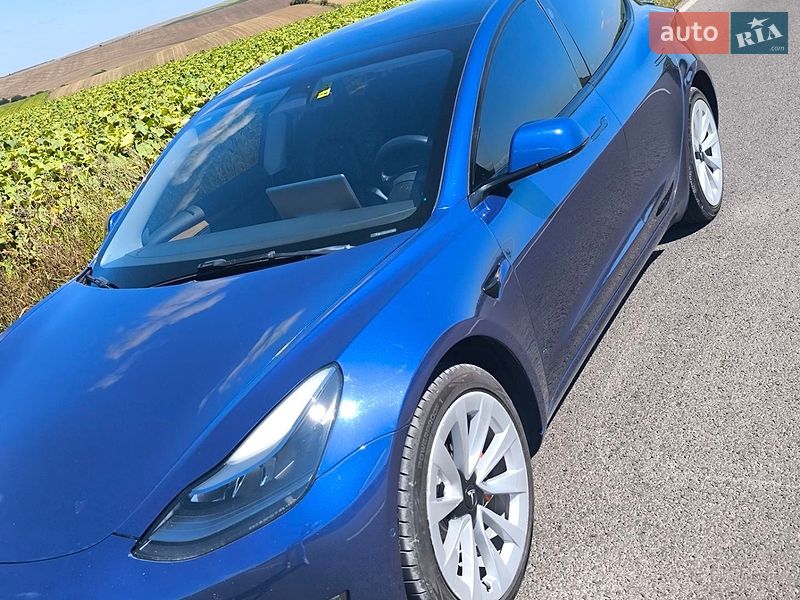 Седан Tesla Model 3 2022 в Івано-Франківську