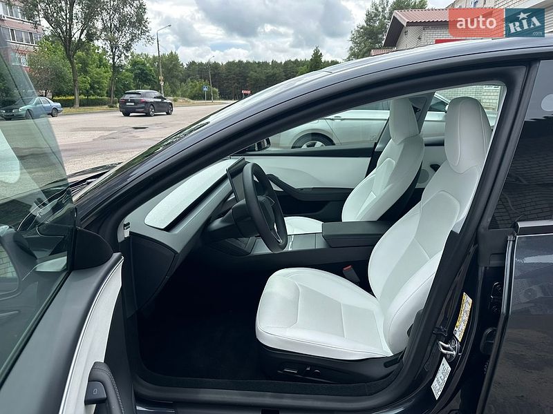 Седан Tesla Model 3 2025 в Дніпрі