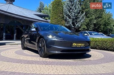 Седан Tesla Model 3 2025 в Львове