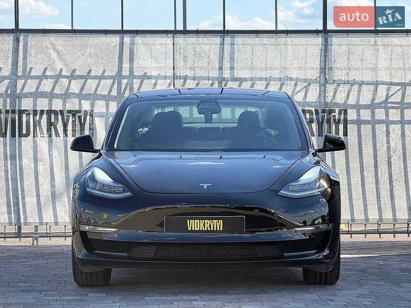 Седан Tesla Model 3 2018 в Киеве
