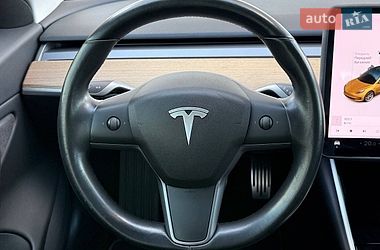 Седан Tesla Model 3 2018 в Киеве