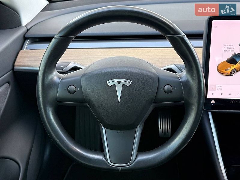 Седан Tesla Model 3 2018 в Киеве