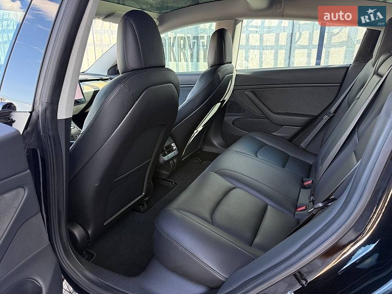 Седан Tesla Model 3 2018 в Киеве