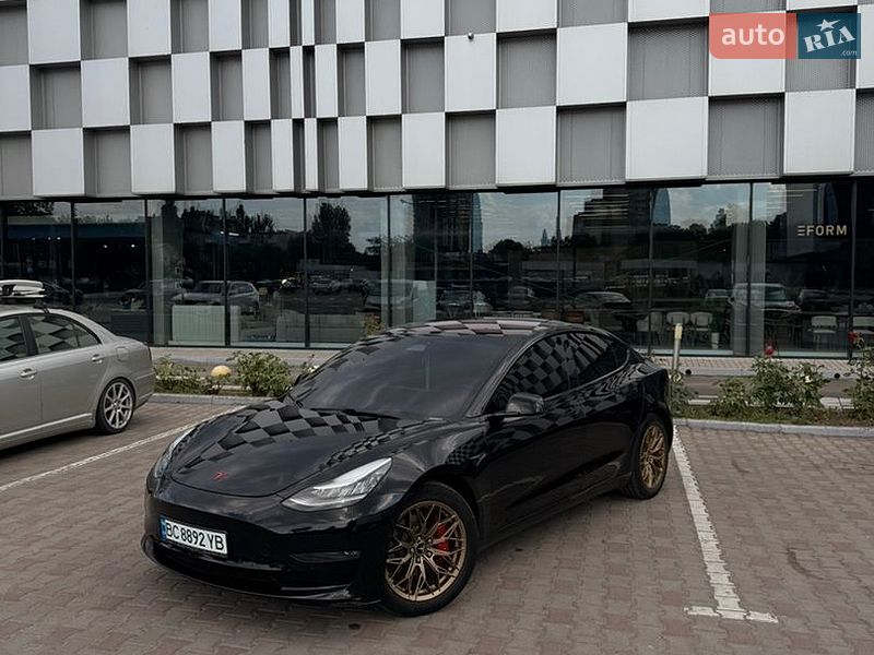 Седан Tesla Model 3 2019 в Одессе