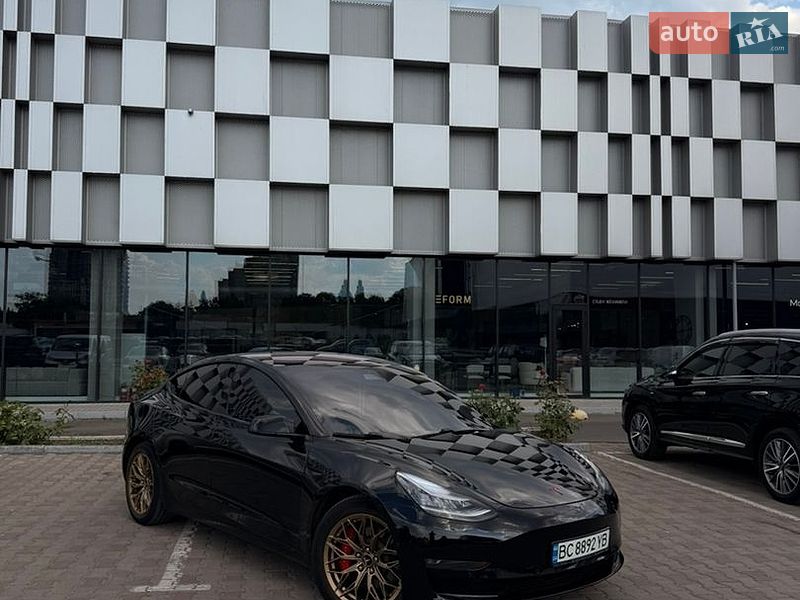 Седан Tesla Model 3 2019 в Одессе
