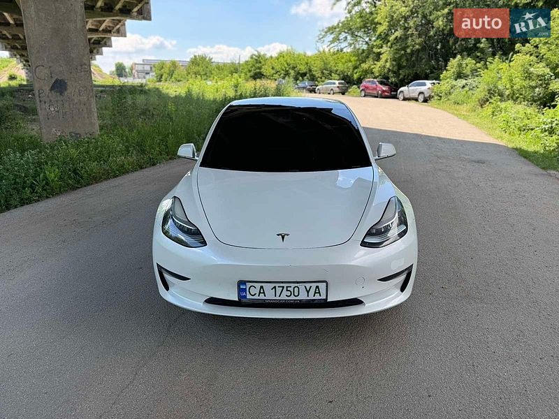 Седан Tesla Model 3 2019 в Дніпрі