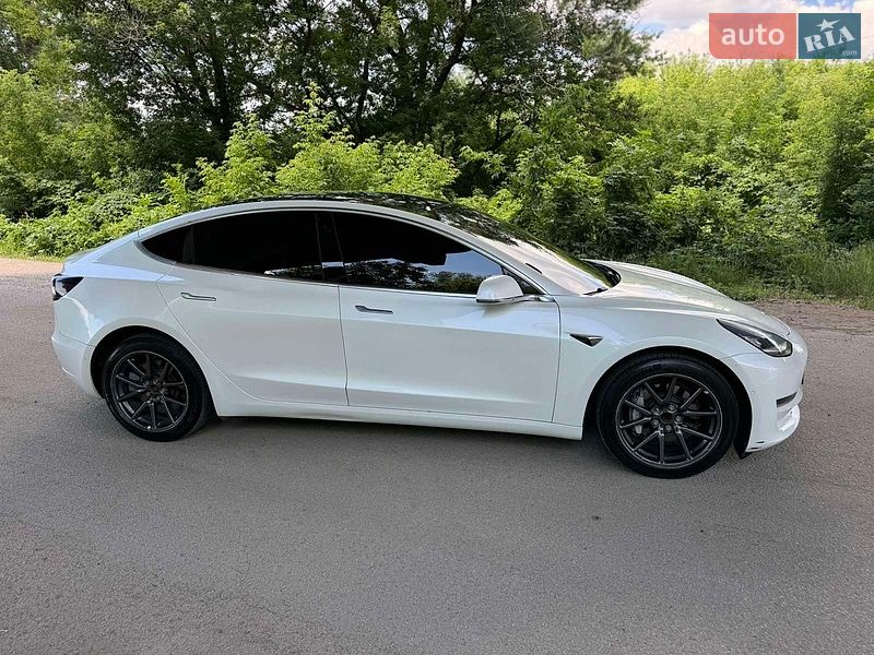 Седан Tesla Model 3 2019 в Дніпрі