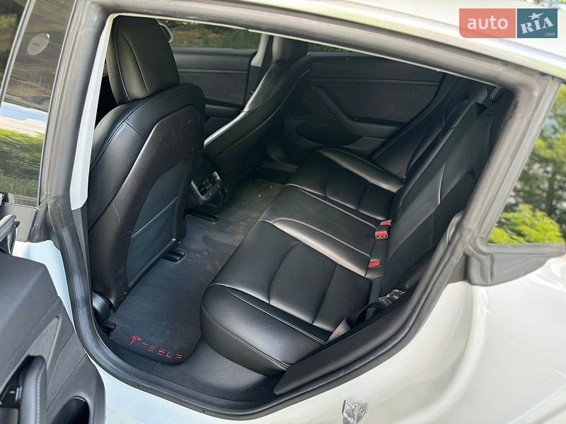 Седан Tesla Model 3 2019 в Дніпрі