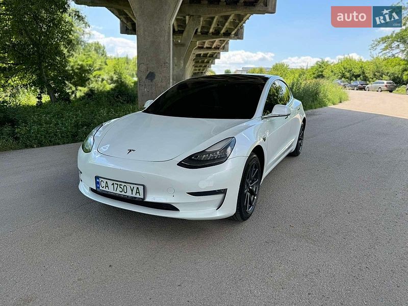 Седан Tesla Model 3 2019 в Дніпрі