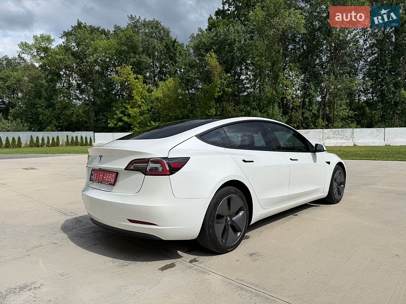 Седан Tesla Model 3 2021 в Луцьку