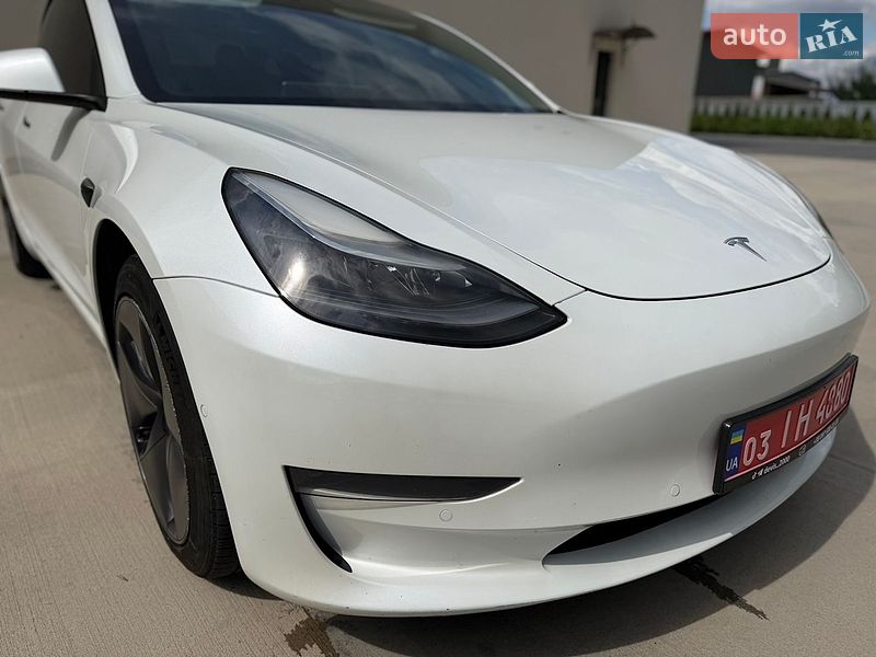 Седан Tesla Model 3 2021 в Луцьку