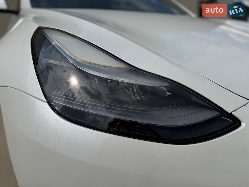 Седан Tesla Model 3 2021 в Луцке