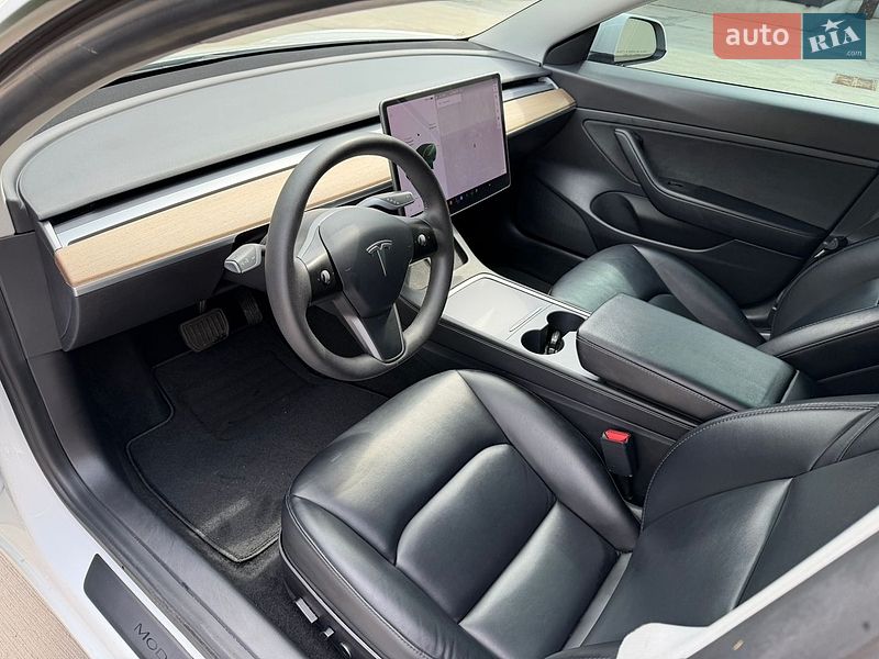 Седан Tesla Model 3 2021 в Луцьку