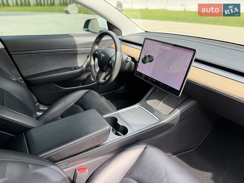 Седан Tesla Model 3 2021 в Луцьку