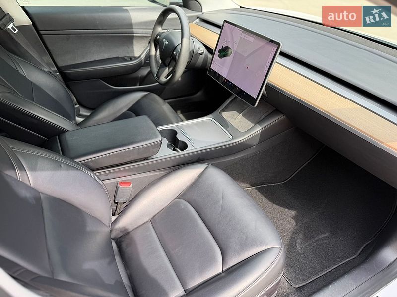 Седан Tesla Model 3 2021 в Луцьку