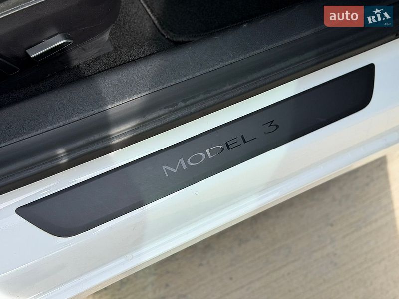 Седан Tesla Model 3 2021 в Луцьку