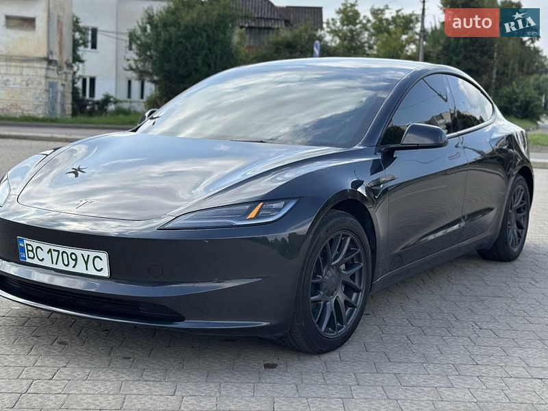 Tesla Model 3 2024