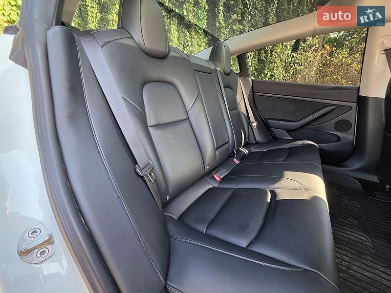 Седан Tesla Model 3 2023 в Одессе
