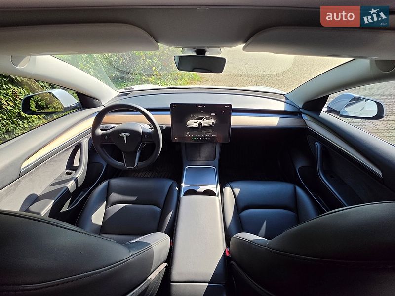 Седан Tesla Model 3 2023 в Одессе