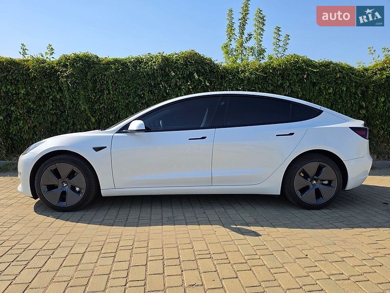Седан Tesla Model 3 2023 в Одессе