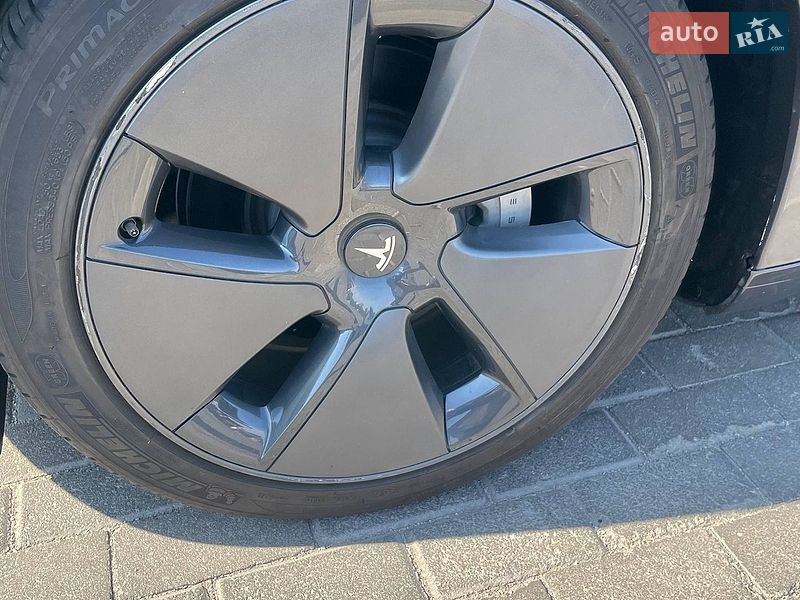 Седан Tesla Model 3 2023 в Запоріжжі