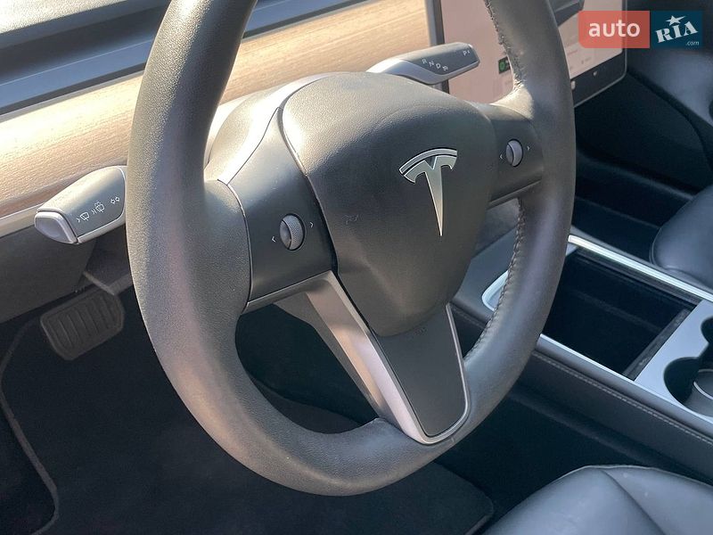 Седан Tesla Model 3 2023 в Запоріжжі