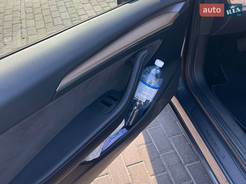 Седан Tesla Model 3 2023 в Запоріжжі
