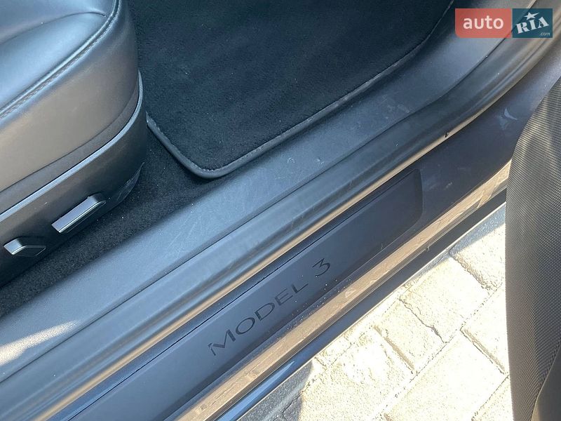 Седан Tesla Model 3 2023 в Запоріжжі