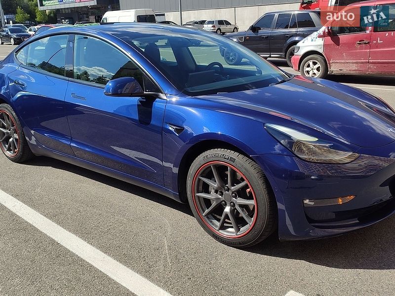 Седан Tesla Model 3 2021 в Киеве
