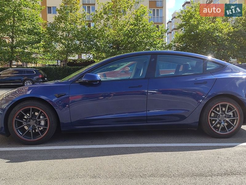Седан Tesla Model 3 2021 в Киеве