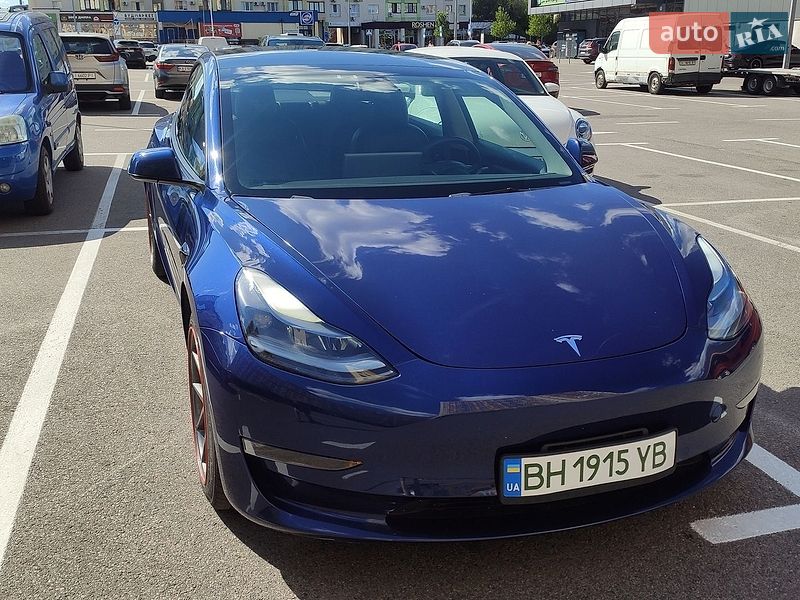 Седан Tesla Model 3 2021 в Киеве