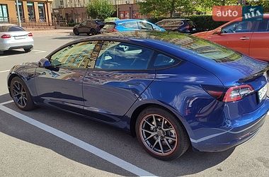 Седан Tesla Model 3 2021 в Киеве