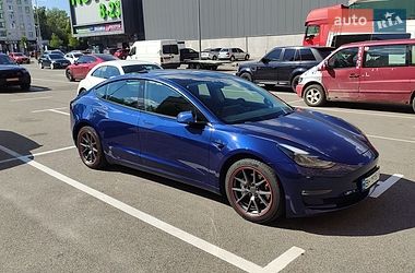 Седан Tesla Model 3 2021 в Киеве