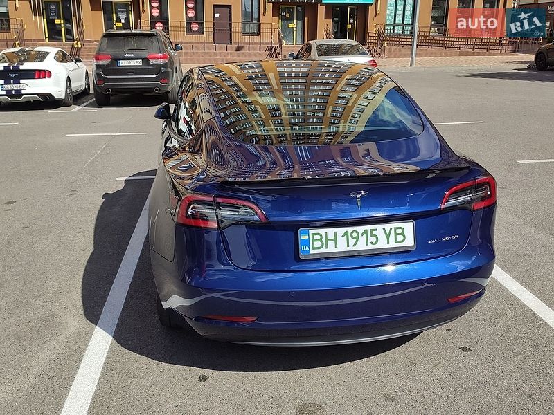Седан Tesla Model 3 2021 в Киеве