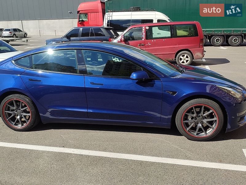 Седан Tesla Model 3 2021 в Киеве