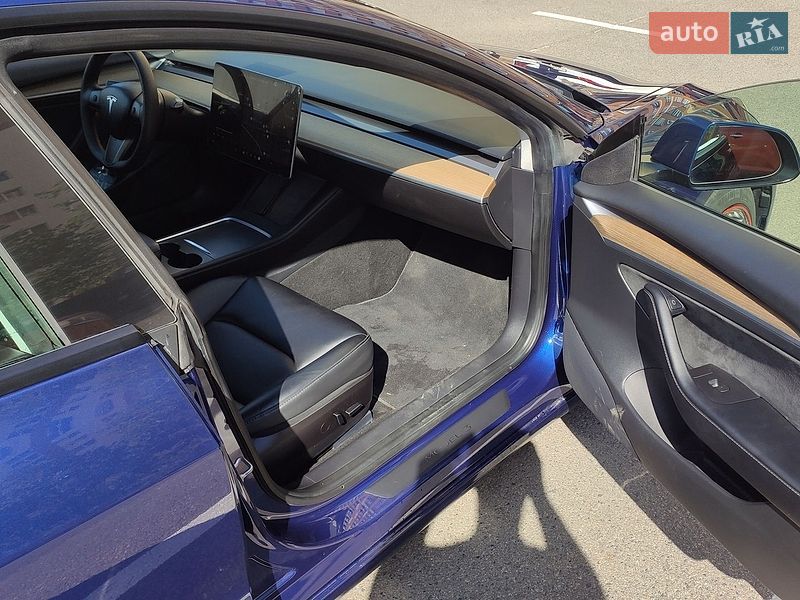 Седан Tesla Model 3 2021 в Киеве