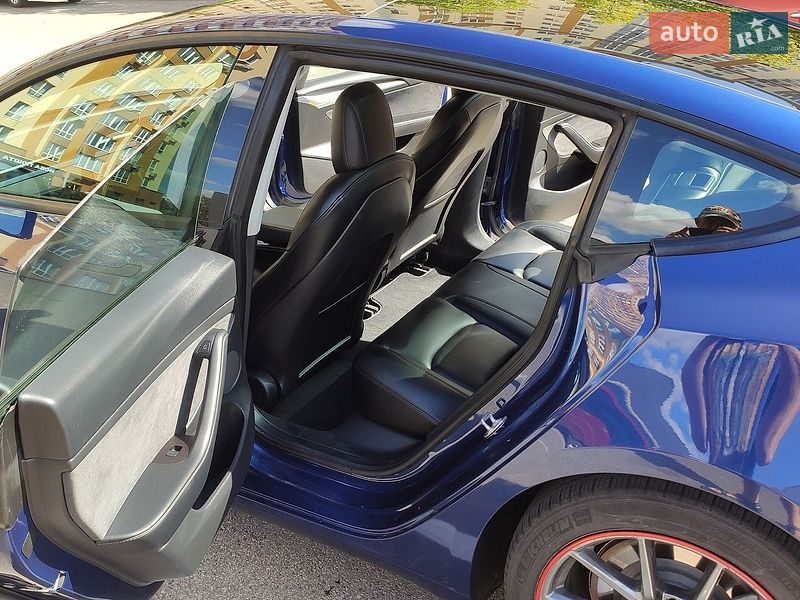 Седан Tesla Model 3 2021 в Киеве
