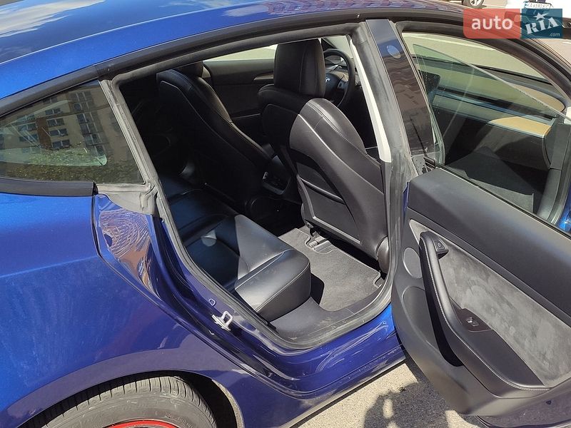 Седан Tesla Model 3 2021 в Киеве