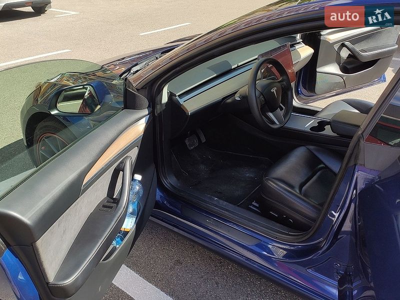 Седан Tesla Model 3 2021 в Киеве