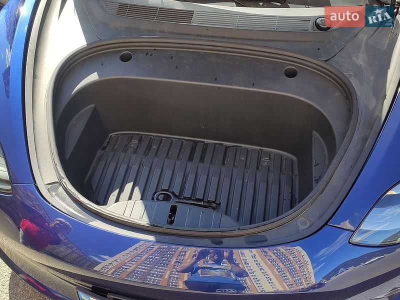 Седан Tesla Model 3 2021 в Киеве