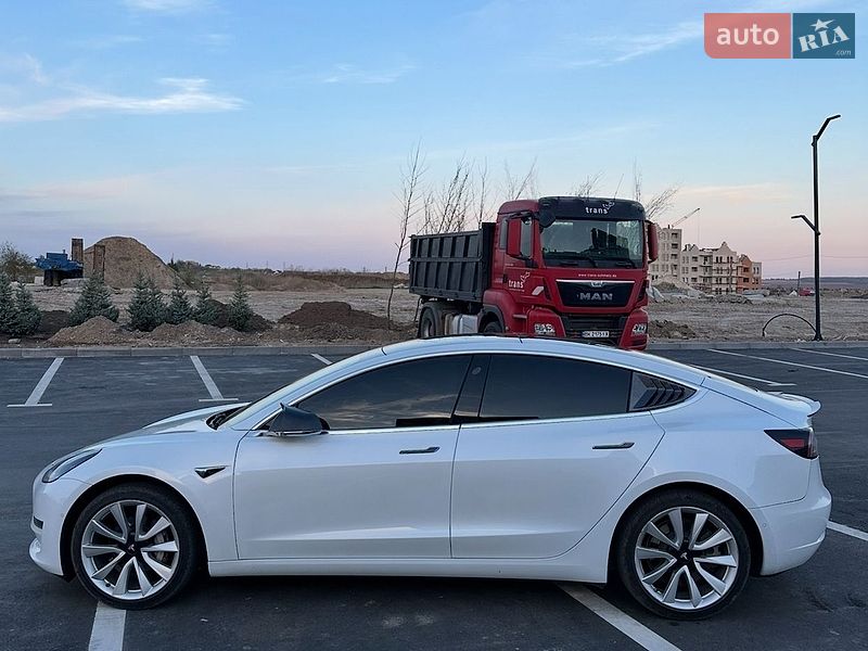 Седан Tesla Model 3 2019 в Ровно